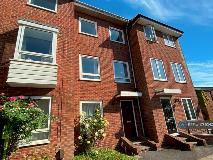 4 Bedroom Terraced House To Rent In Warblington Street, Portsmouth, PO1