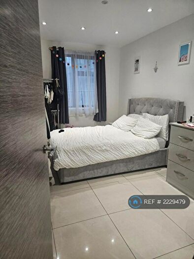 2 Bedroom Flat To Rent In Old Street, London, EC1V