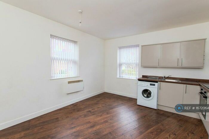 2 Bedroom Flat To Rent In Rifle Street, Nottingham, NG7