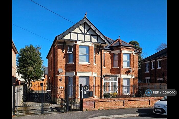 2 Bedroom Flat To Rent In Richmond Wood Road, Bournemouth, BH8
