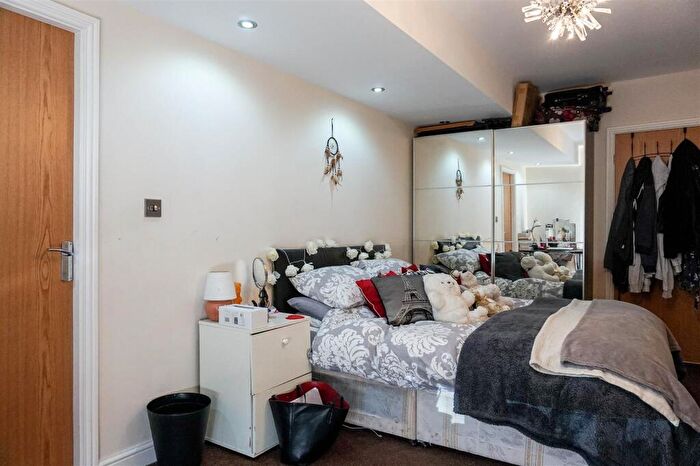 2 Bedroom Apartment To Rent In Ash Grove, Leeds, LS6