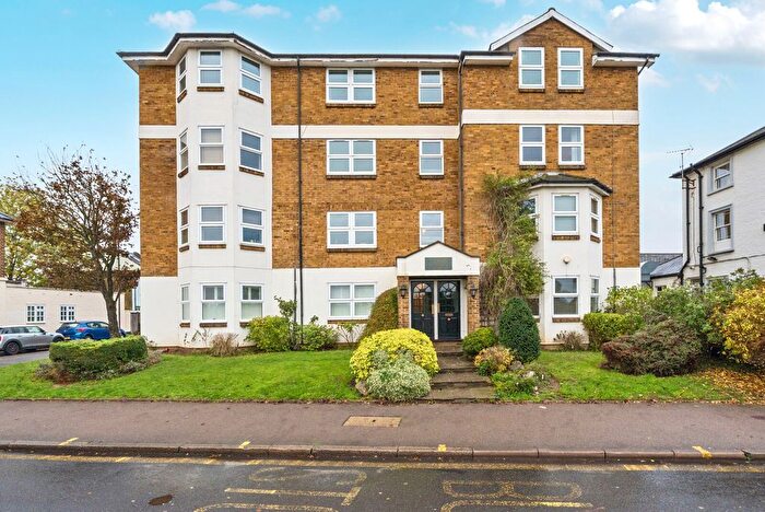 2 Bedroom Flat For Sale In Portsmouth Road, Surbiton, KT6