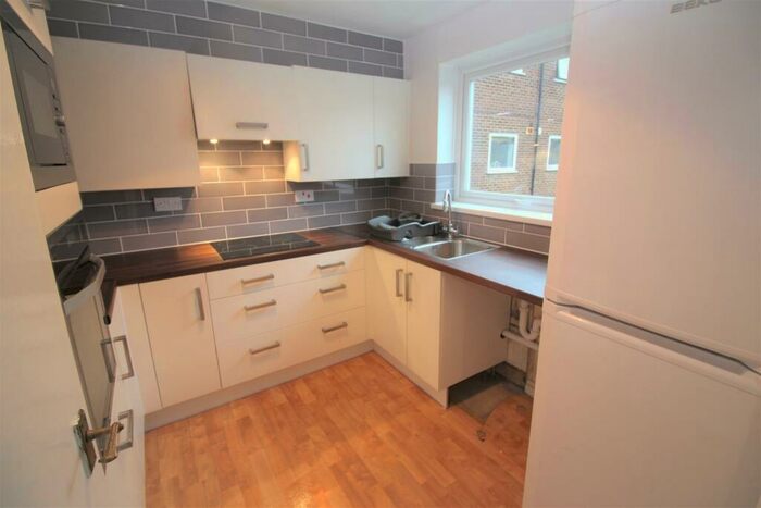 2 Bedroom Apartment To Rent In Lupin Drive, Chelmsford, CM1