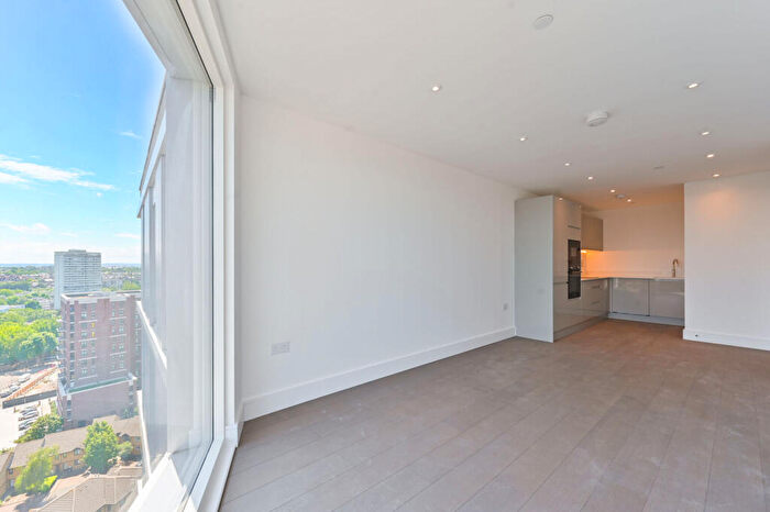 1 Bedroom Flat To Rent In Vision Point, Battersea, London, SW11