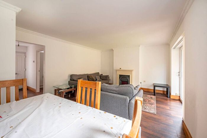 3 Bedroom Maisonette To Rent In Grange Road, Plaistow, London, E13