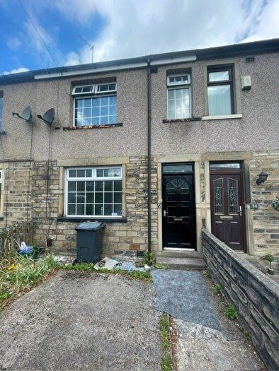 3 Bedroom Property To Rent In Dovesdale Grove, Bradford, BD5