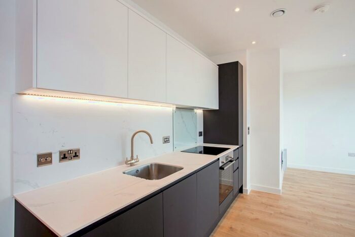 1 Bedroom Flat To Rent In Station Road Redhill, RH1