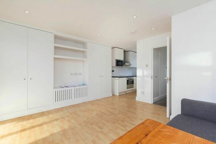 1 Bedroom Flat To Rent In Bethnal Green Road, London, E2