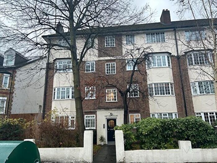 2 Bedroom Flat To Rent In Orford Court, Elmcourt Road, West Norwood, SE27