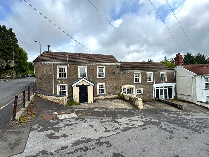 3 Bedroom Detached House For Sale In Fountain Road, Llannon, SA14