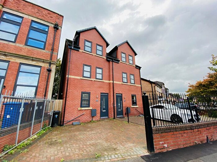 4 Bedroom Semi-Detached House To Rent In Rowsley Grove, Reddish, Stockport, SK5