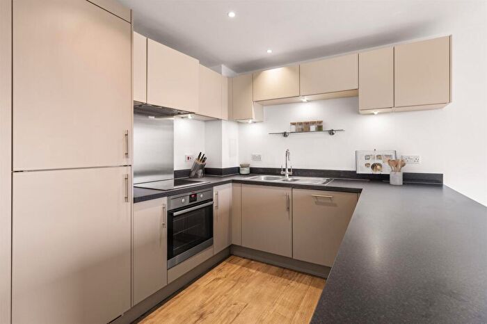2 Bedroom Flat To Rent In Fizzy Poplar, Lindfield Street, Poplar, E14