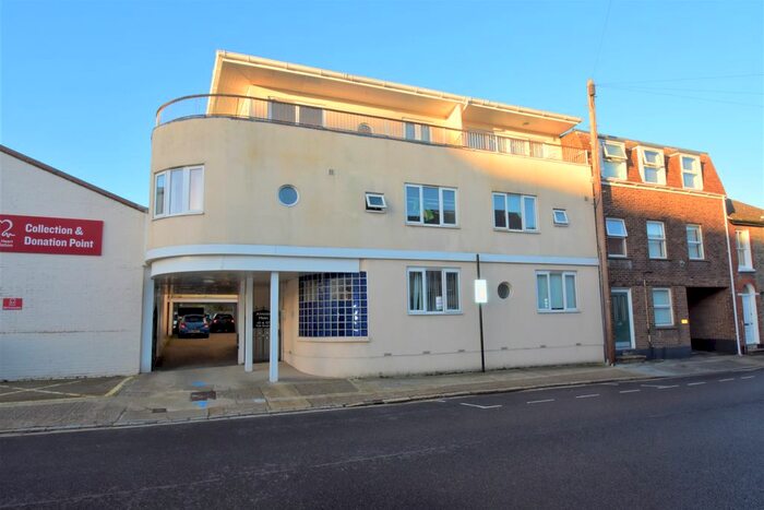 Studio To Rent In Pyle Street, Newport, PO30