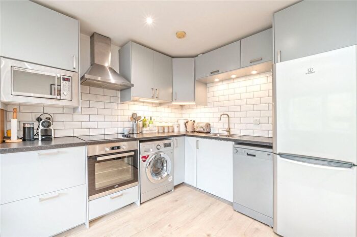 1 Bedroom Flat To Rent In Clapham Park Road, London, SW4