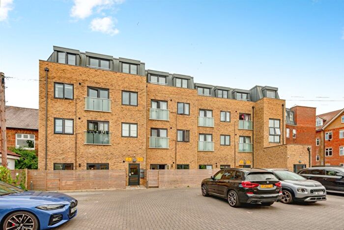 2 Bedroom Flat For Sale In High Street, Horley, RH6