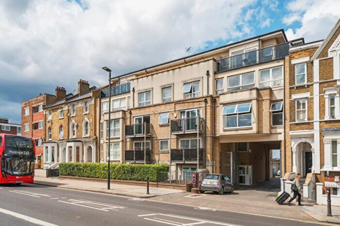 2 Bedroom Flat For Sale In Lavender Hill, London, SW11