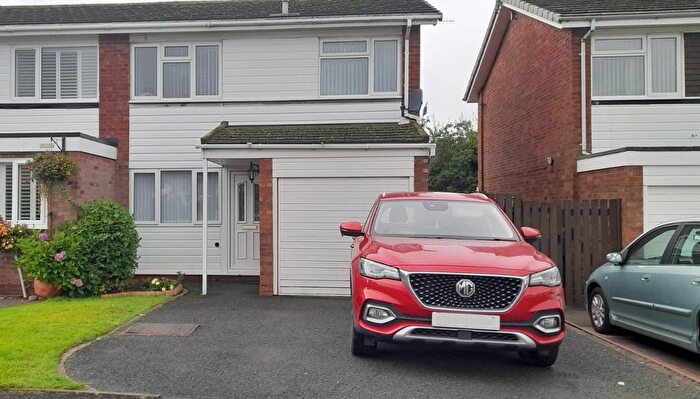 3 Bedroom Semi Detached House To Rent In Bowmore Road, Bromsgrove, B60