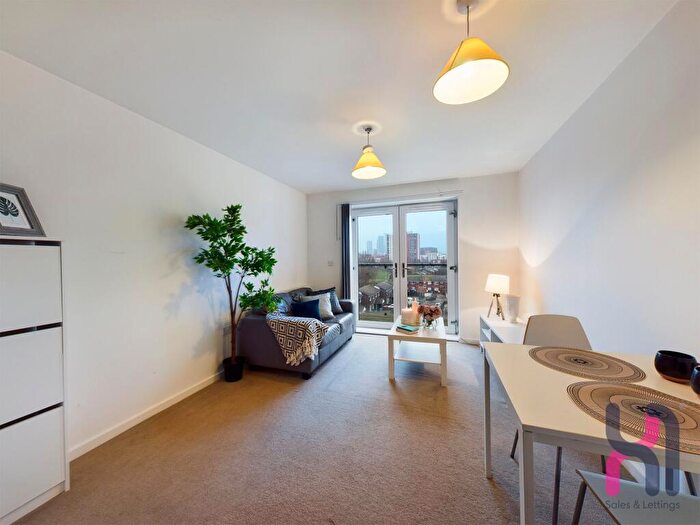 1 Bedroom Flat For Sale In Elmira Way, Spinner House, M5