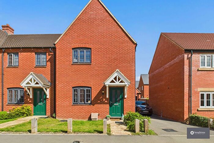 3 Bedroom End Of Terrace House For Sale In Field View, Brackley, NN13