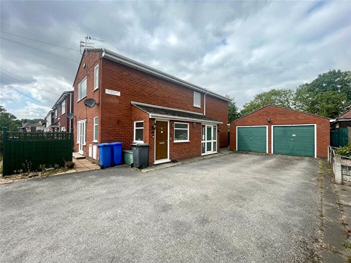 2 Bedroom Maisonette For Sale In Woodland Avenue, Widnes, Cheshire, WA8