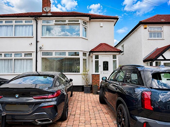 3 Bedroom Semi Detached House For Sale In Bradenham Avenue, Welling, DA16