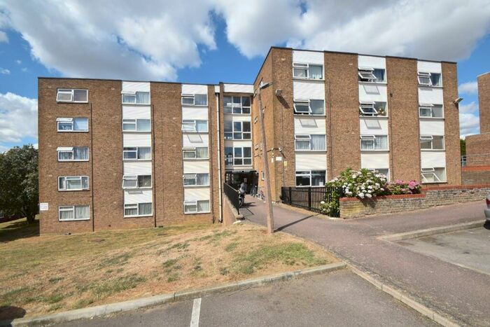 1 Bedroom Flat To Rent In Burfield Court, Handcross Road, Luton, Bedfordshire, LU2