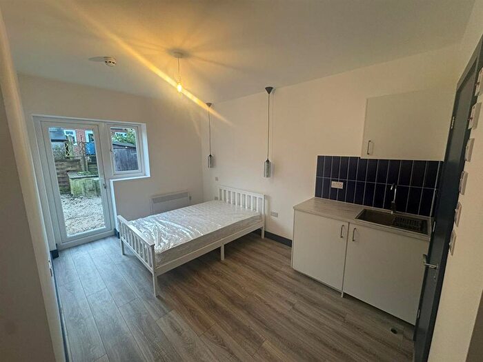 1 Bedroom Studio To Rent In Woodmansterne Road, London, SW16
