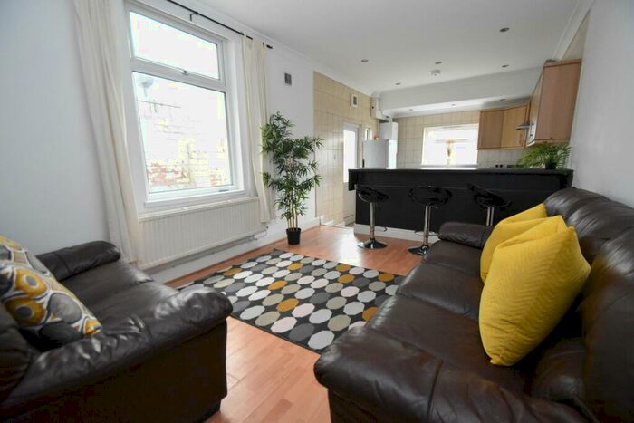 5 Bedroom House To Rent In Tewkesbury Street, Cathays, Cardiff, CF24