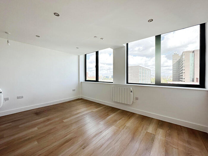 1 Bedroom Flat To Rent In Talbot Road, Manchester, M16