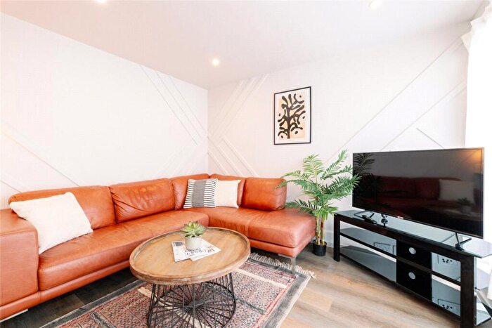 2 Bedroom Apartment For Sale In Shepherdess Walk, Islington, London, N1