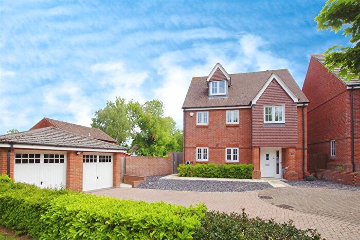 5 Bedroom Detached House To Rent In Gosling Close, Wanborough, Swindon, SN4