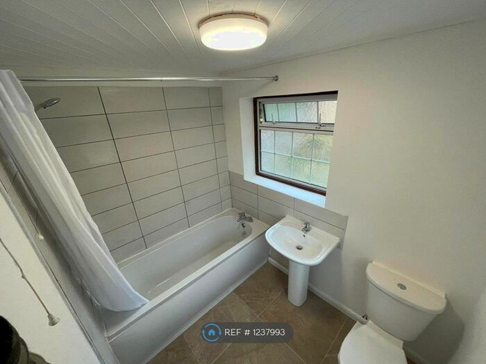 3 Bedroom Semi-Detached House To Rent In Dudley, Dudley DY3