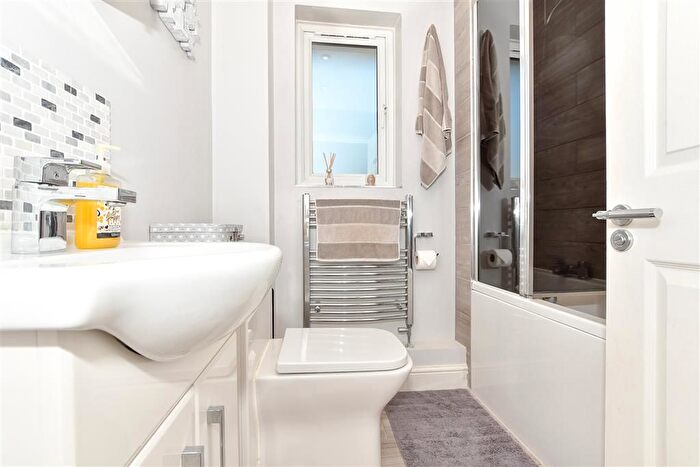 2 Bedroom End Of Terrace House For Sale In Sunburst Close, Marden, Tonbridge, Kent, TN12