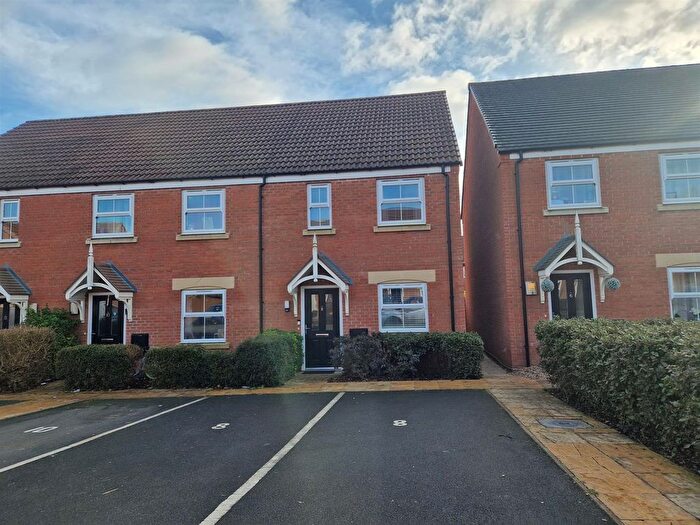 2 Bedroom End Of Terrace House To Rent In Clover Gardens, Newark, NG24