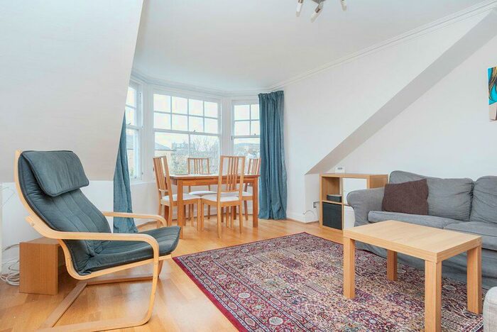2 Bedroom Flat To Rent In L &#; Duncan Street, Edinburgh, EH9