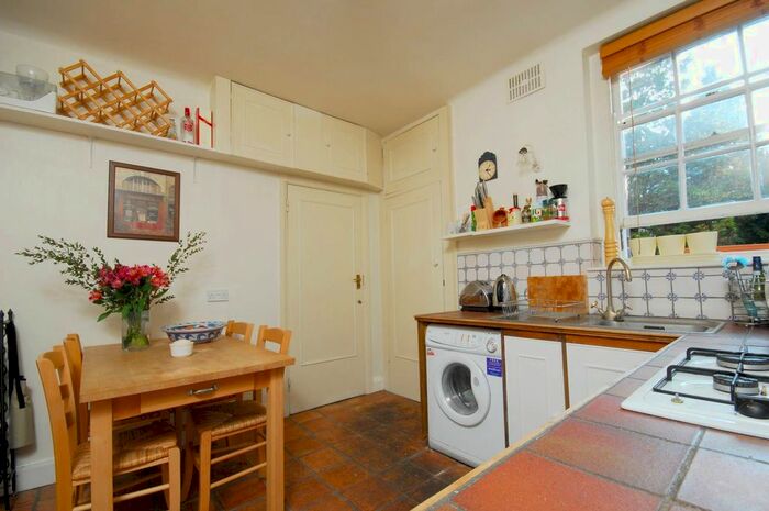 2 Bedroom Flat To Rent In Putney Hill, Putney, London, SW15