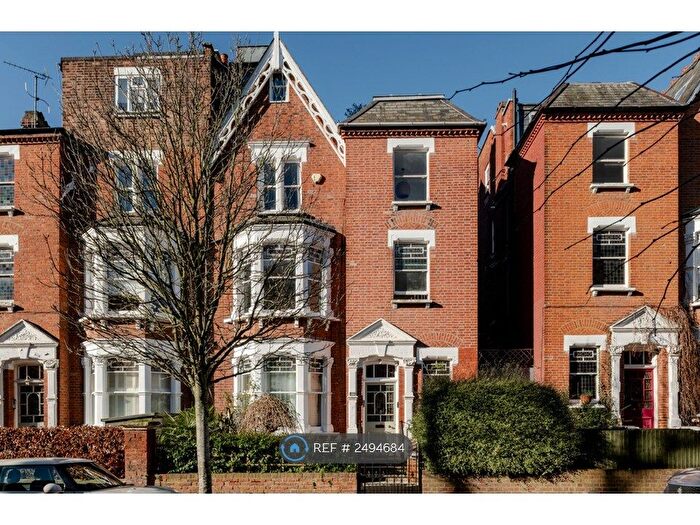 3 Bedroom Flat To Rent In Parliament Hill, London, NW3