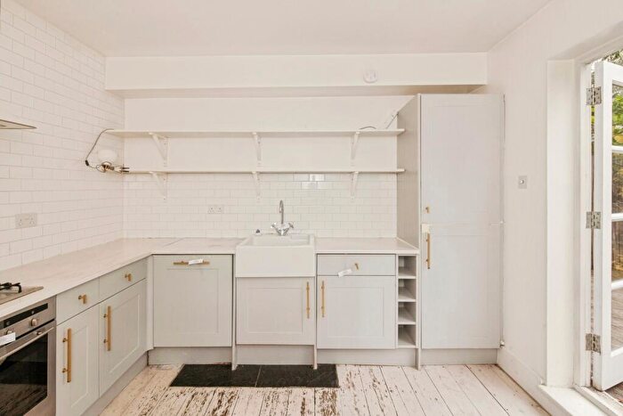 2 Bedroom Flat For Sale In Cavendish Road, London, SW12