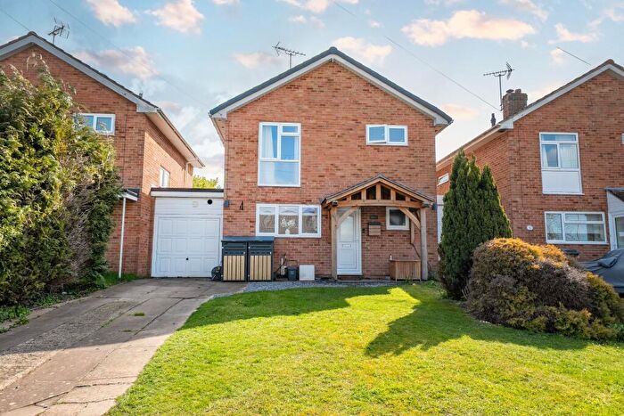 3 Bedroom Link Detached House For Sale In Strathfield Road, Andover, SP10