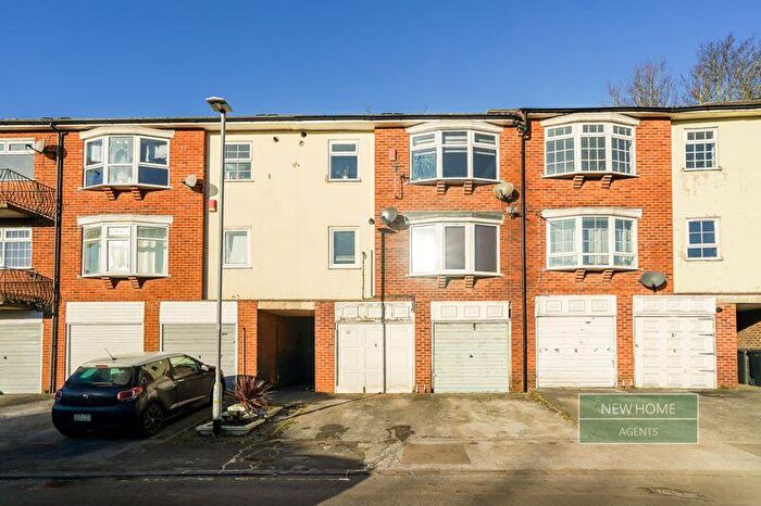 2 Bedroom Flat For Sale In Belvoir Lodge, Carlton, Nottingham, NG4