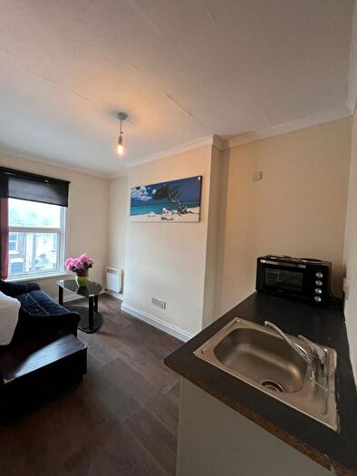 2 Bedroom Flat To Rent In Cromwell Road, Luton, LU3