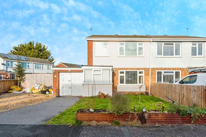 3 Bedroom Semi Detached House For Sale In Mitchell Drive, Fair Oak, Eastleigh, SO50