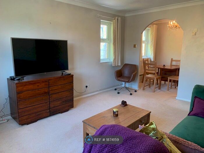 1 Bedroom Flat To Rent In Moriatry Close, London, N7