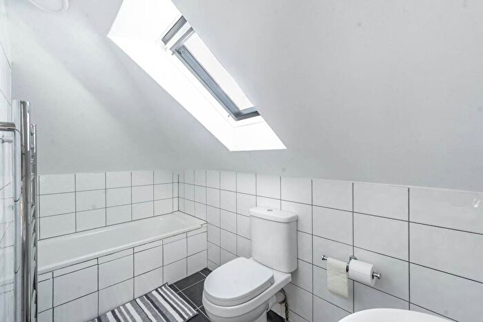 1 Bedroom Flat To Rent In Devonshire Road, Hatch End, Pinner, HA5