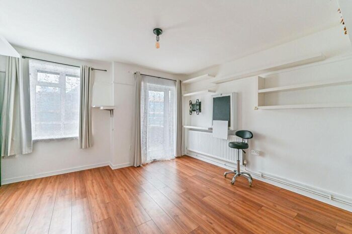 Studio For Sale In Barker House, Sydenham Hill, London, SE21