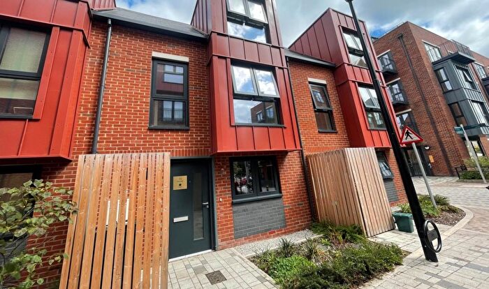 3 Bedroom Apartment To Rent In Newbury, Berkshire, RG14