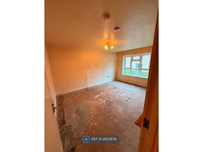 2 Bedroom Flat To Rent In Spring Edge, Halifax, HX1