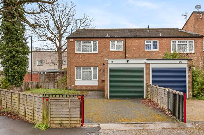 3 Bedroom End Of Terrace House For Sale In Ailsa Close, Crawley, RH11
