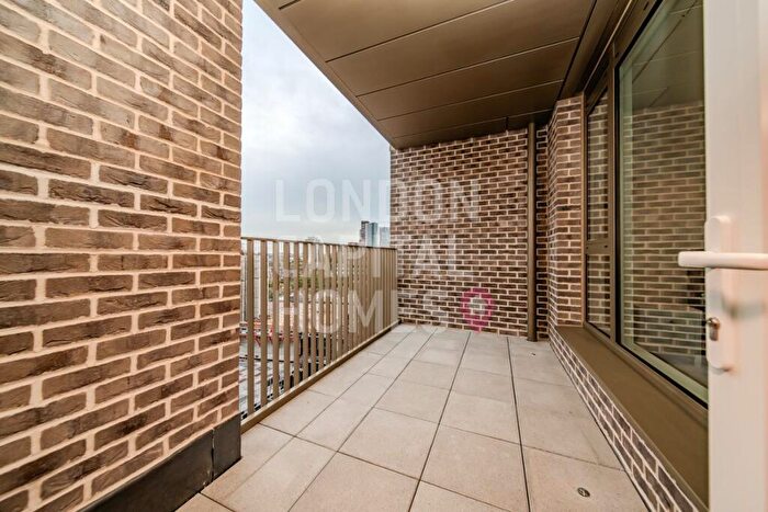 2 Bedroom Apartment To Rent In Gasholder Place, London, SE11