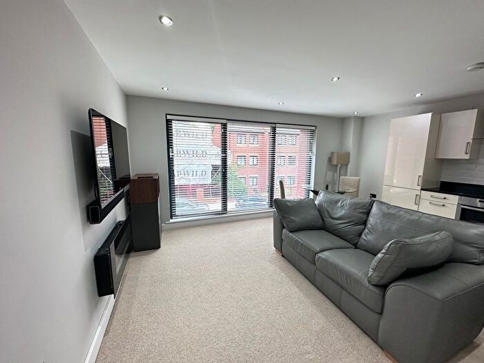 1 Bedroom Flat To Rent In The Chandlers, Leeds, LS2